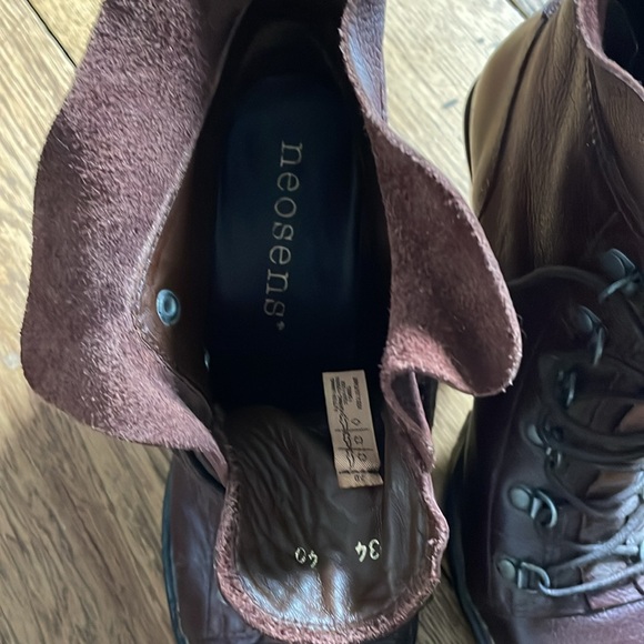 Neosens Size 9 or 9.5 (40 European) ankle boot with chunky 3” heel - Picture 8 of 11